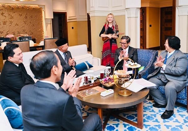 Cerita Celine Bermain Ukulele